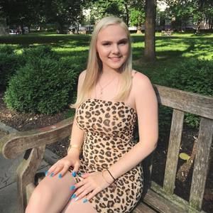 Meet your Posher, Olivia